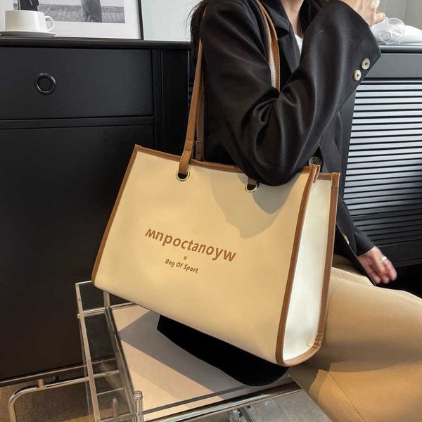 

large capacity and simple female college students commuting to class new fashion niche versatile shoulder bag tote bag