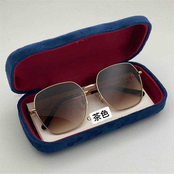 

2023 new family sunglasses ni star's same style horse clasp gradual change tawny anti ultraviolet sunglasses female 0882, White;black