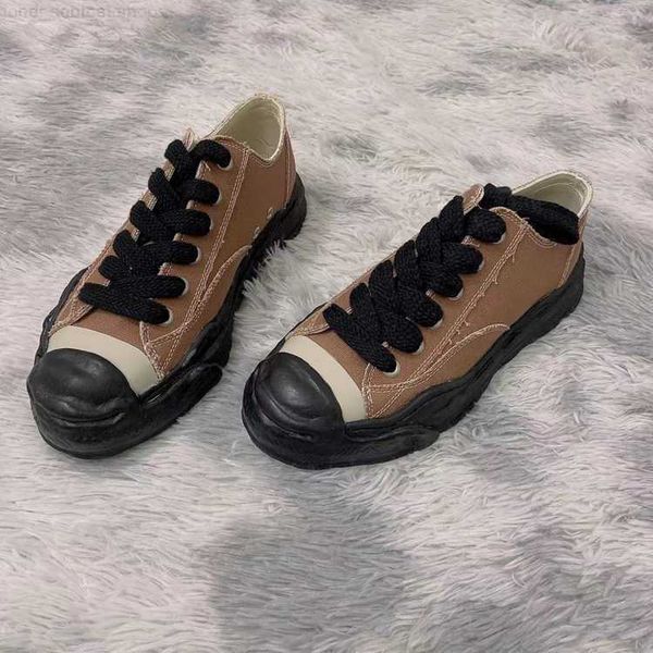 

maison mihara yasuhiro mmy shoes with a white sole and a smile on the opening. thick soles increase the height of casual men's and wome, Black