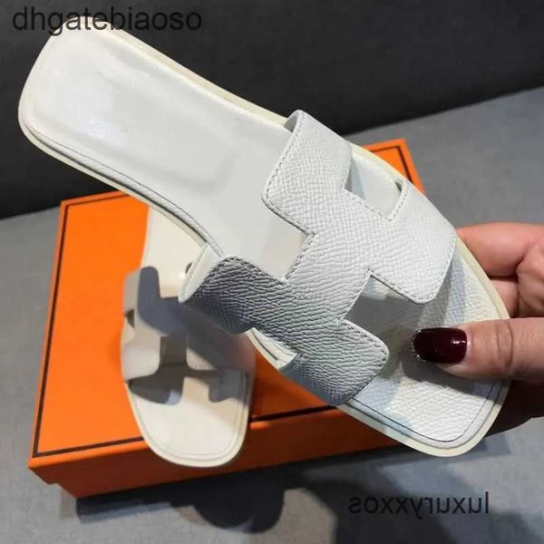 

2023-1 designer slippers classic sandals genuine leather fashion shoes ladies slipper beach flat heel flip flops with dustbag size 34-43, Black