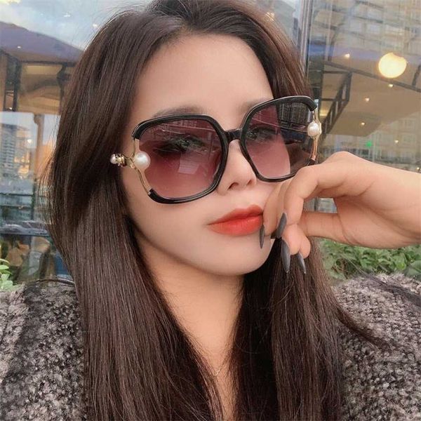 

2023 new small fragrance box pearl ins fashion trend women's sunglasses, White;black
