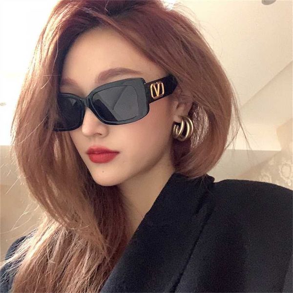 

2023 new hualun ins network red same personalized fashion narrow frame sunglasses female va4108, White;black