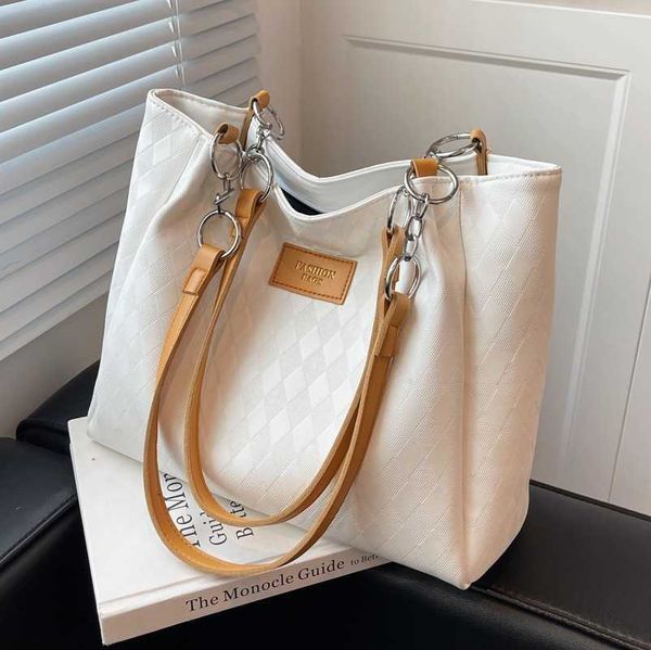 

large-capacity bag women's bag new spring high-class commuter bag