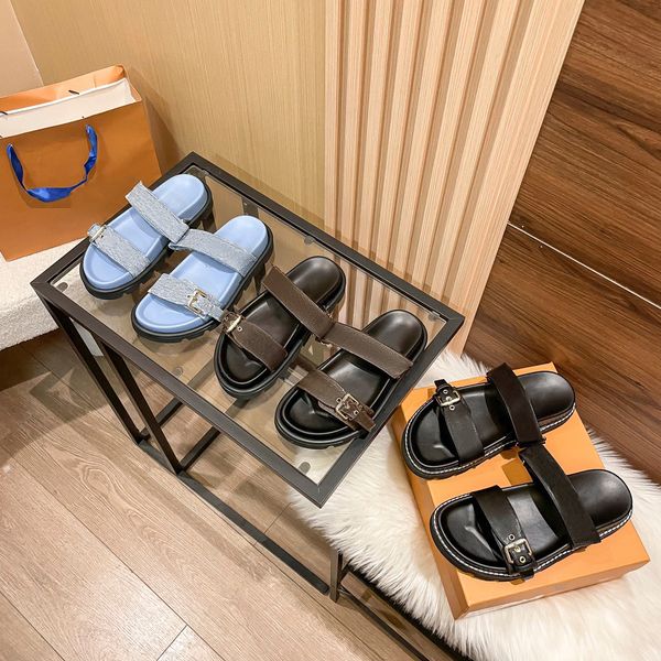 

2023 luxury designer slippers classic summer woman beach cartoon big head leather flat belt buckle sandals l bath men slides women shoes lar, Black