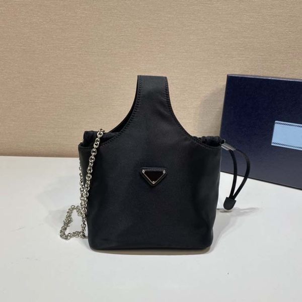 

2023 new chain crossbody bag fashion nylon handbag pujia vegetable basket tote bag one shoulder crossbody bag