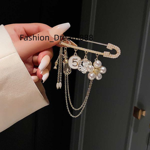 

luxury fashion pearl flower rhinestone brooches for women's ornament number 5 brooch for girl jewelry elegant tassel brooch, Gray
