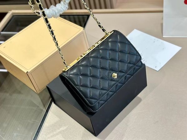 

2023 fashion designer classic luxury leather caviar flap gold and silver chain handbag size 19 * 12
