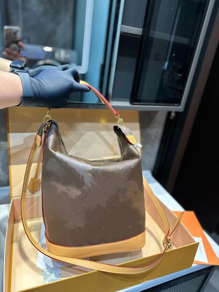 

2023 premium brand luxury design handbag fashion retro versatile large capacity one shoulder crossbody bag