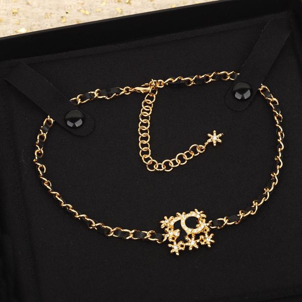 

2023 luxury quality charm pendant necklace with black genuine leather and hollow flower shape in 18k gold plated have box stamp ps7282b, Silver