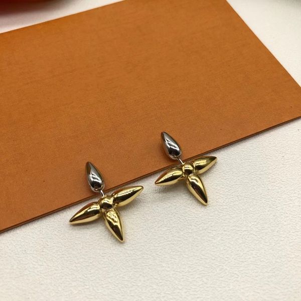 

luxury women fashion love stud classic earrings gold silver stainless steel couple gifts designer jewelry engagement earrings wholesale, Golden;silver