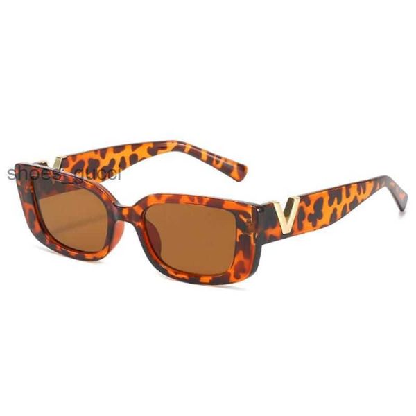 

hip hop sunglasses retro small square ladies flower lens with letter gafas de sol vintage v sun glasses cat eye women men traveling sung666r, White;black