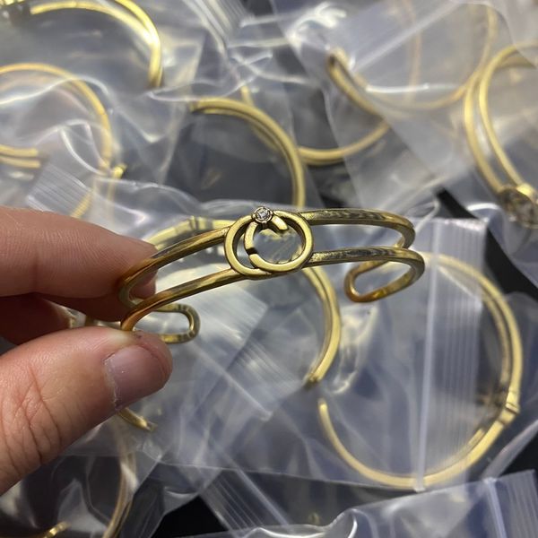 

fashion style bracelets women bangle wristband cuff chain designer letter jewelry 18k gold plated stainless steel wedding lovers gift bracel, Black