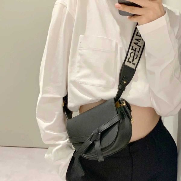 

luxury designer loevve bag fashion tote shoulder canvas bags womens cowhide saddle belt bow decoration single crossbody knitted letter strap