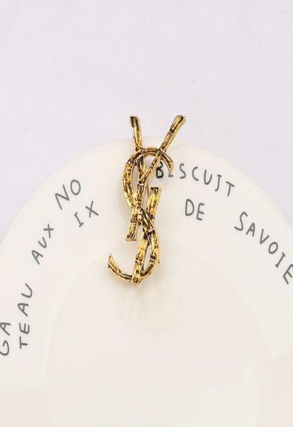 

luxury women designer brand letter brooches 18k gold plated inlay crystal rhinestone jewelry brooch pearl pin men marry wedding pa3054782, Gray