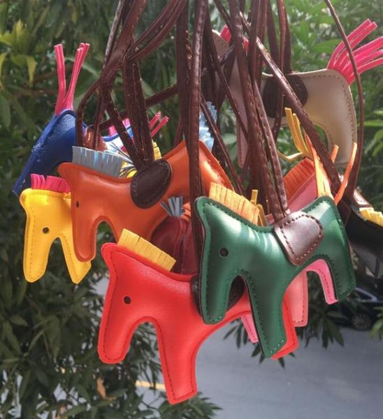 

pu horse keychain designer key buckle purse pendant charms exquisite h pendants keychain tassels classic keychains4049889, Slivery;golden