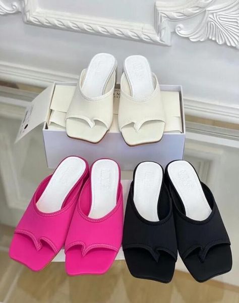 

luxury women sandal slipper slides shoes low heel maison mm6 shoes black white satin flip flop beach outdoor shoes square toe with box