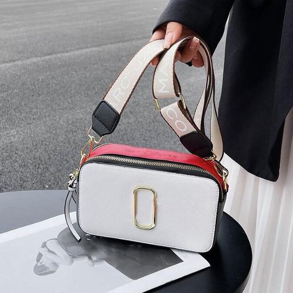 

2023 new designer womens shoulder bag letter pink green black color contrast camera bags versatile messenger bags m00230711, Black;red