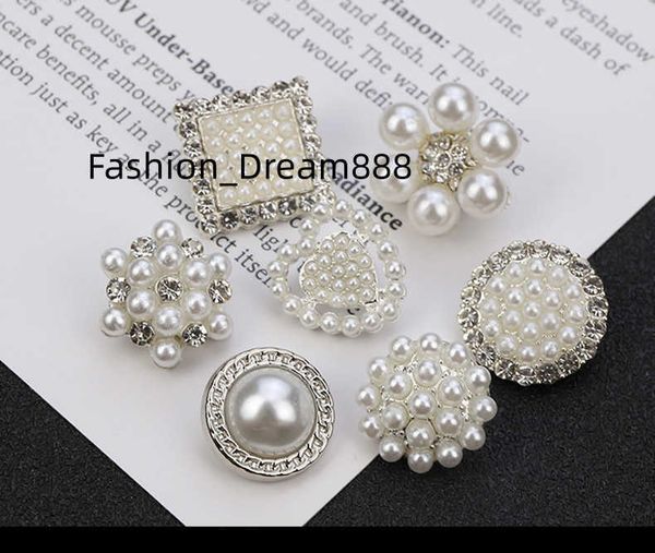 

new pearl button korean version small fragrance hand-stitched round drill button women's brooch decorative accessories, Silver
