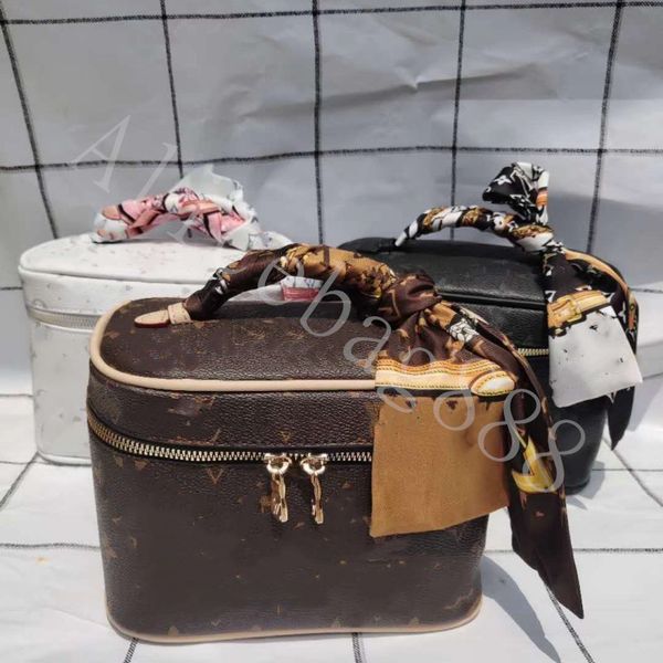 

classic cosmetic bags luxury designer cosmetic bags & cases double zipper pu leather for girl traveling bags handbags 3 color 21cm with ribb