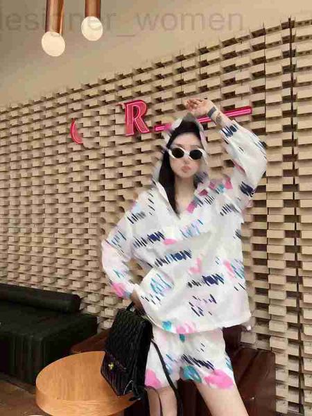

women's two piece pants designer 23ss sun protection set women short sets womens designer clothing full printing hooded half zipper lon, White