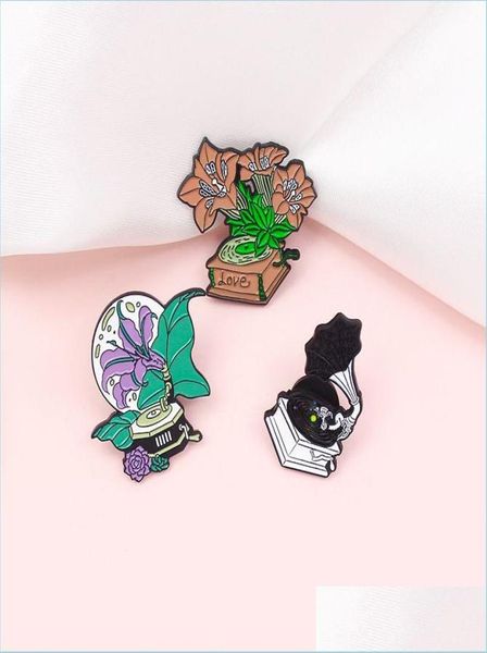 

pins brooches vintage enamel brooch pin trumpet gramophone open the voice of memory special badge exquisite jewelry personality br6198159, Gray