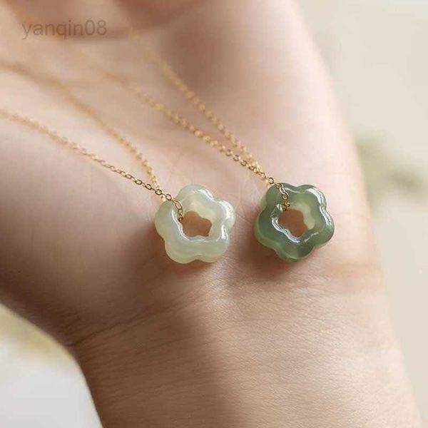 

pendant necklaces natural vintage hetian jade necklace plum blossom pendant luxury hollow clavicle chain fashion temperament accessories hkd, Silver