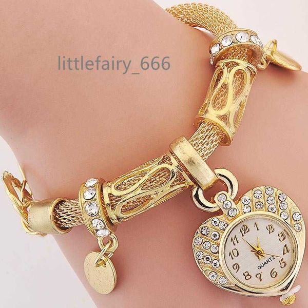 

2023 selling heart shaped ladies quartz bracelet watch women, Slivery;golden