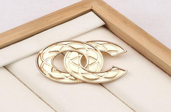 

women gold double letters brooches vintage hollow chain design small sweet wind 18k gold plated pearl crystal pins accessories spe7125232, Gray