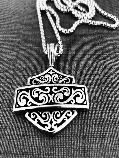 

2pcslot motorcycles cool biker necklace 316l stainless steel jewelry gold silver men boys shield pendant with chain8118089