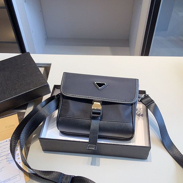 

designer luxury fashion cross body bags women's and men versatile nylon casual portable good texture phone bag
