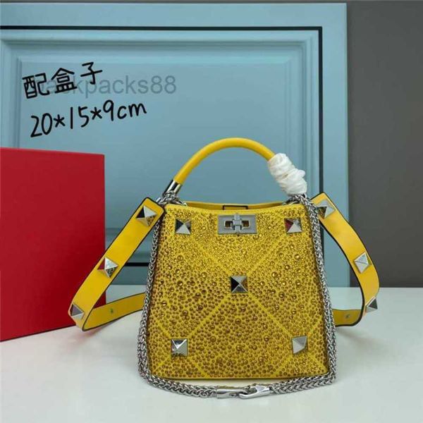 

designer portable bag bags luxurys beach handbags rivet bucket women crossbody leather fashionable large capacity diamond handbag mnqq