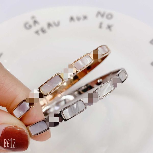 

2022 new light luxury popular design fashion versatile titanium steel bracelet women's, Golden;silver