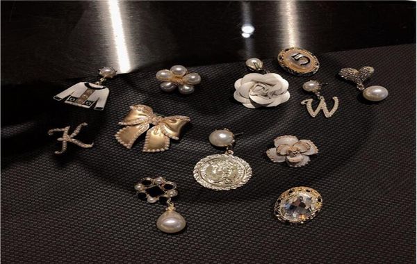 

women039s variety of styles wild atmosphere buckle pin retro highend brooch gender pin accessories 5727785, Gray