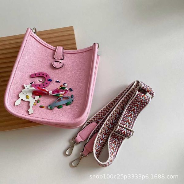 

2023 grandma plants grass with the same cartoon animal evelynn mobile phone bag mini tote messenger