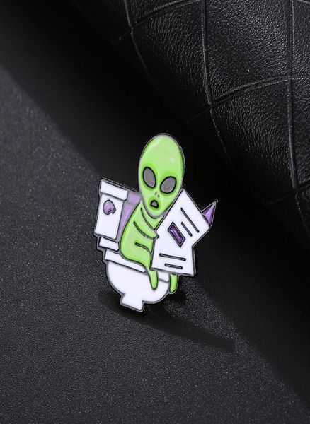 

cartoon funny alien brooch for cute girls enamel pin et alien reading newspaper in toilet metal badges jewelry small women accesso7589189, Gray