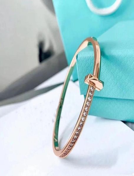 

luxury designer bracelet men039s and women039s boutique bracelet fashion charm trend bracelets gift jewelry good nice7139094, Golden;silver