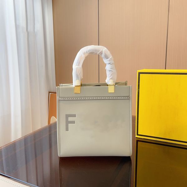 

2023 designer luxury makeup bags large-capacity handbag for women leather letter print chain hard case bag