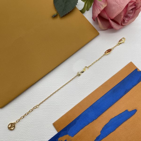

2023 women designer bracelet luxury diamond charm bracelet fashion trendy letter v pendant gold jewelry accessories 202 2 clover bracelet, Golden;silver