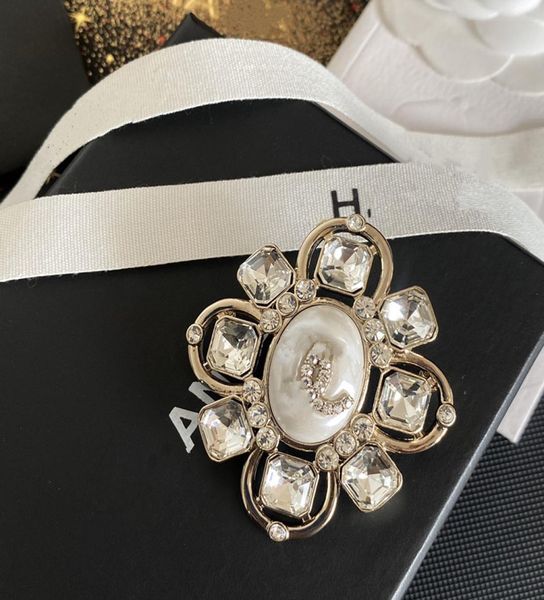 

classic brand luxury desinger brooch women crystal rhinestone pearl letters brooches suit pins fashion jewelry clothing decoration8994980, Gray