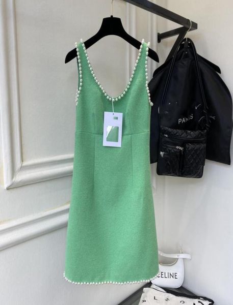 

2022 european and american luxury dress designers design the latest spring and summer super beautiful emerald green suspender vest9357455, White;black