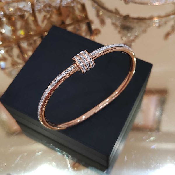 

titanium steel color-resistant rose gold for women's ins fashion minority design inlaid with small man waist three-row diamond bracelet, Golden;silver