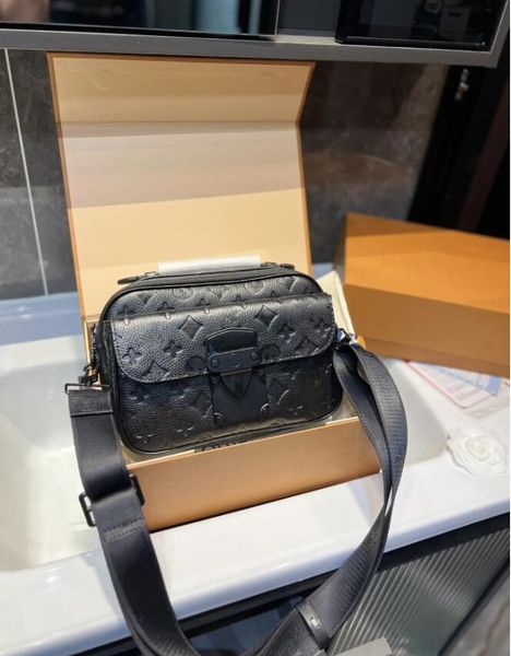 

s lock crossbody bag men designer messenger bag embossed monograms shoulder bag courier macassars handbag luxury cross body purse wallets m4