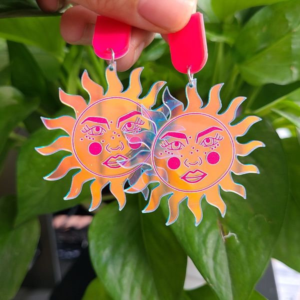 

european and american acrylic acrylic dazzling sun face earrings, Golden;silver