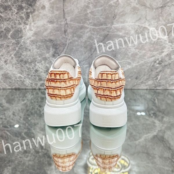 

2023 new luxury mens women classic casual shoes sneakers vintage trainer sneakers designer outdoor sport old dad shoes trainers xsd230420, Black