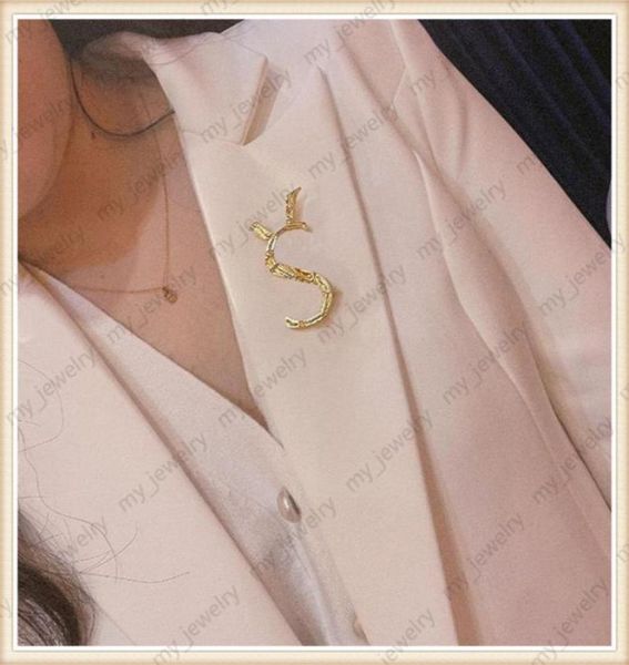 

2022 womens designers brooch celtic style broochs ladies luxurys breastpin brand fibula highgrade jewelry classics accessories wi14763561, Gray