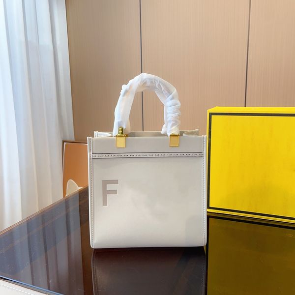 

2023 designer luxury makeup bags large-capacity handbag for women leather letter print chain hard case bag