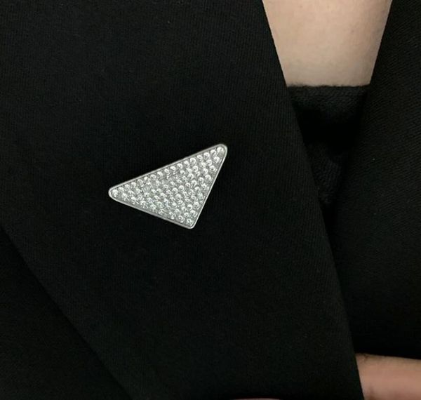

european and american highend flash diamond letter brooch allmatch exquisite antiglare accessories women3155847, Gray