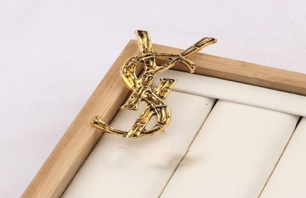 

individuality gold plated brand designer letters brooch fashion famous women metal letter pearl luxury couples crystal rhinestone 4841056, Gray