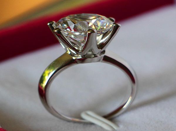 

brand classic style 5 ct amazing luxury synthetic diamond rings for women 925 solid silver wedding rings platinum plated jewelry1171730, Golden;silver