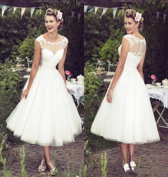 

2019 elegant short beach wedding dresses sheer neck appliques lace tea length modest bohemian bridal gowns vestidos de noiva 223434, White